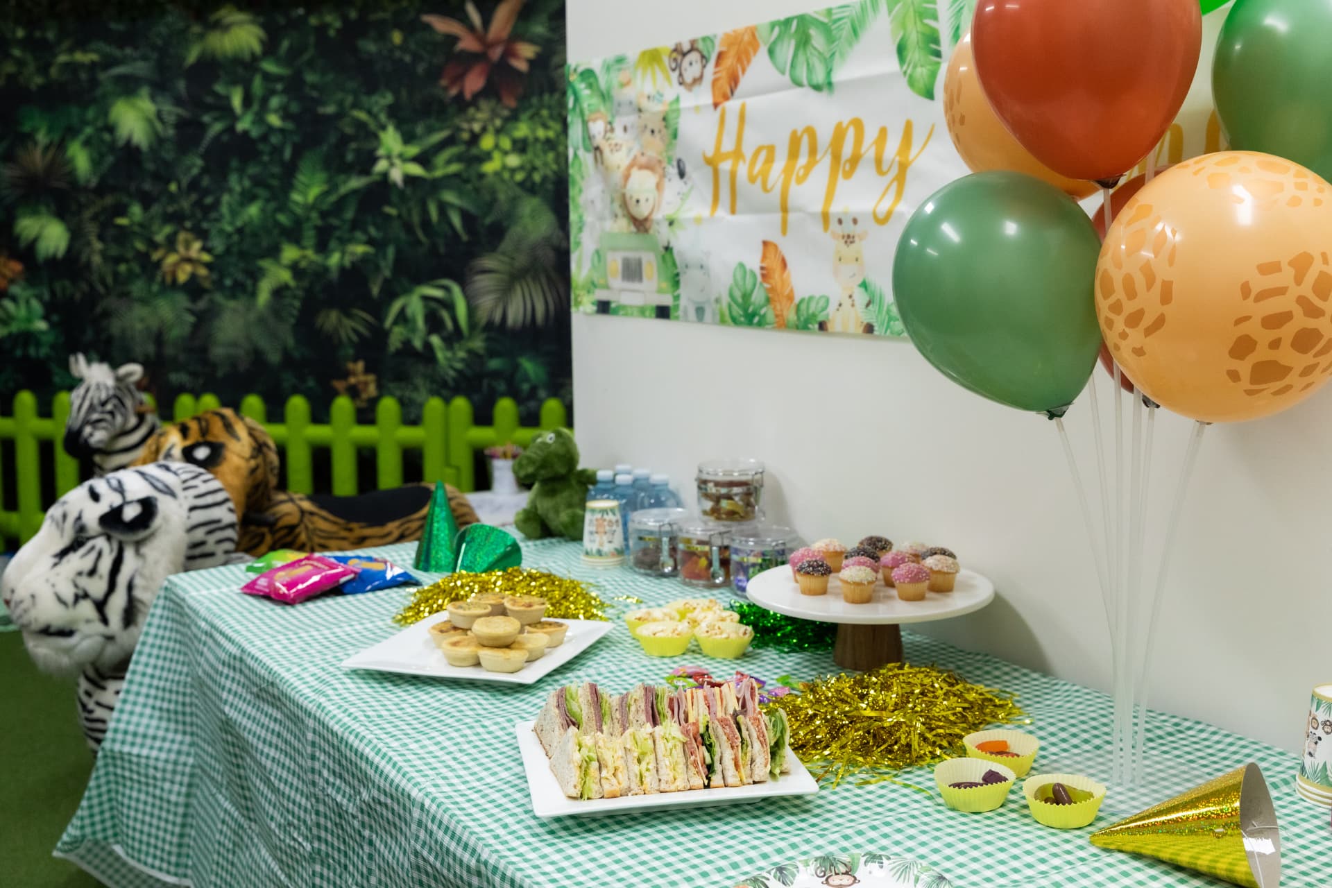 Birthday party table with jungle décor and balloons in the Jungle Room