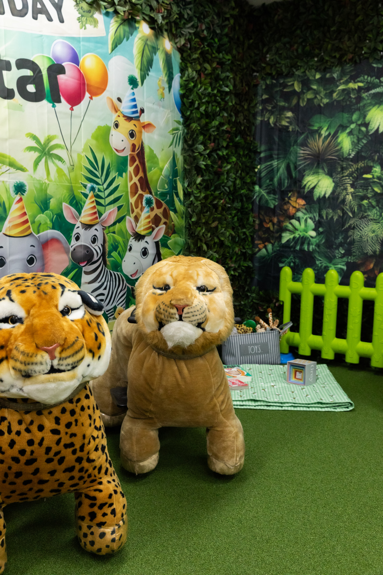 Cheetah and lion rides beside the jungle wall in the Jungle Room